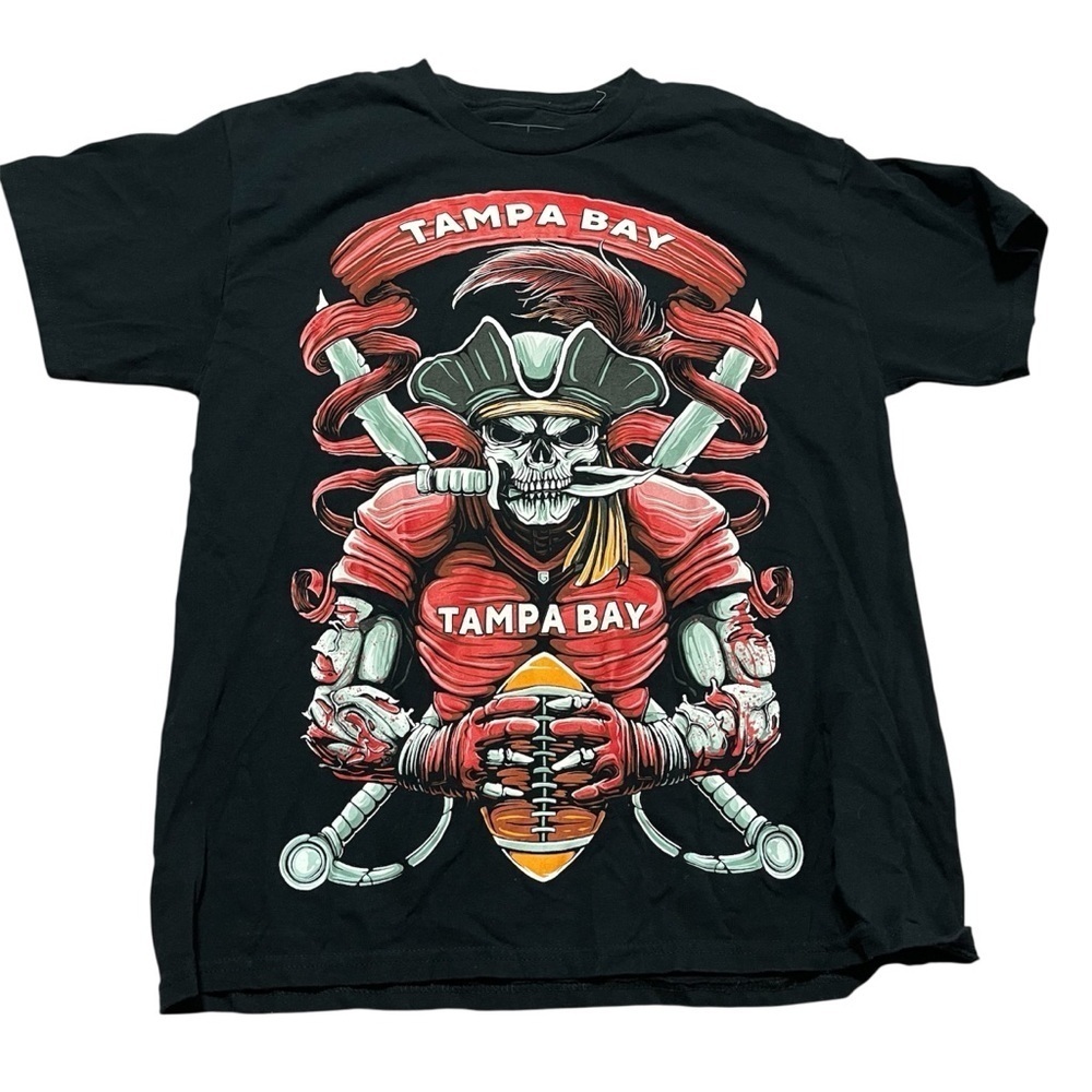 Tampa Bay Buccaneers Graphic Tee Size Large Streetwear Football Skull Red Black